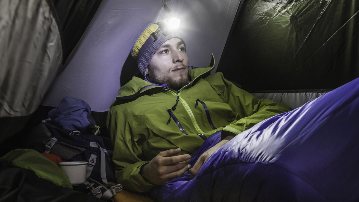 How to choose a sleeping bag: for warm, cozy camping | Advnture