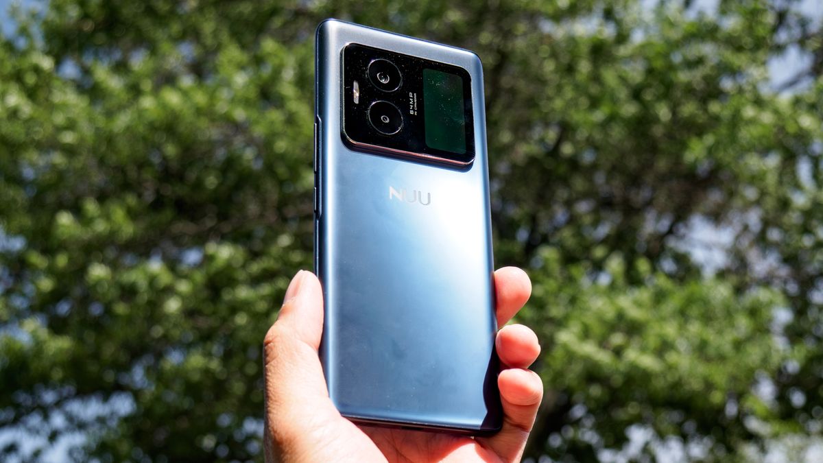 NUU B40 5G held in the hand.