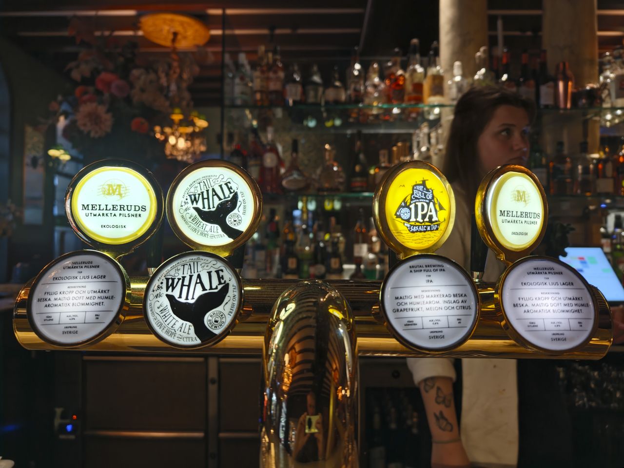 Oppo Find X8 Ultra phone sample image: draft beers at a bar, late