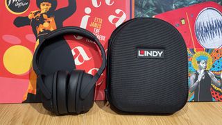 Noise cancelling headphones: Lindy BNX-60XT