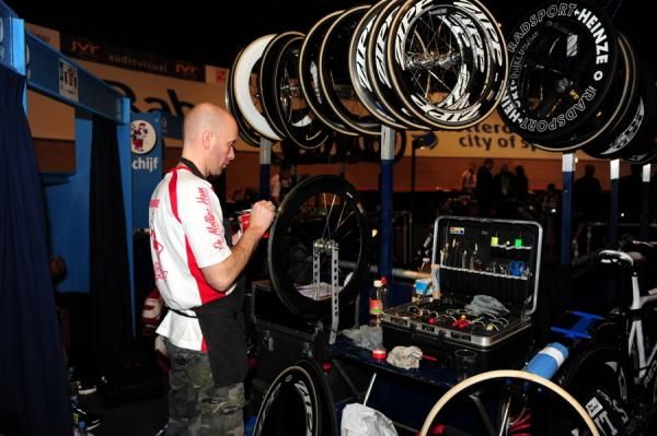 The unsung heroes - The mechanics just doing their 8job!