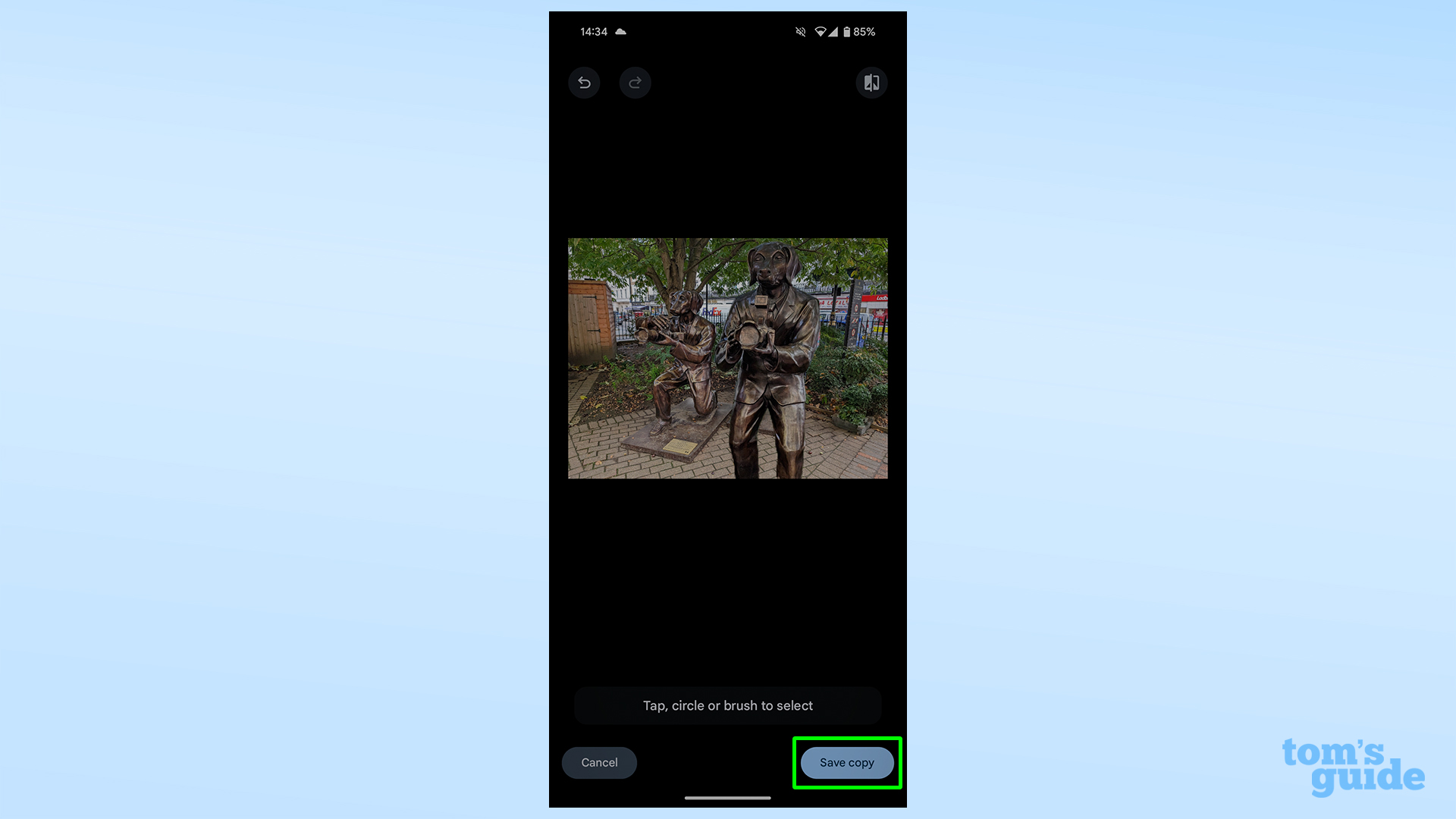 Снимок экрана, показывающий, как сохранить изображение, отредактированное с помощью Magic Editor, на Pixel 8 Pro.