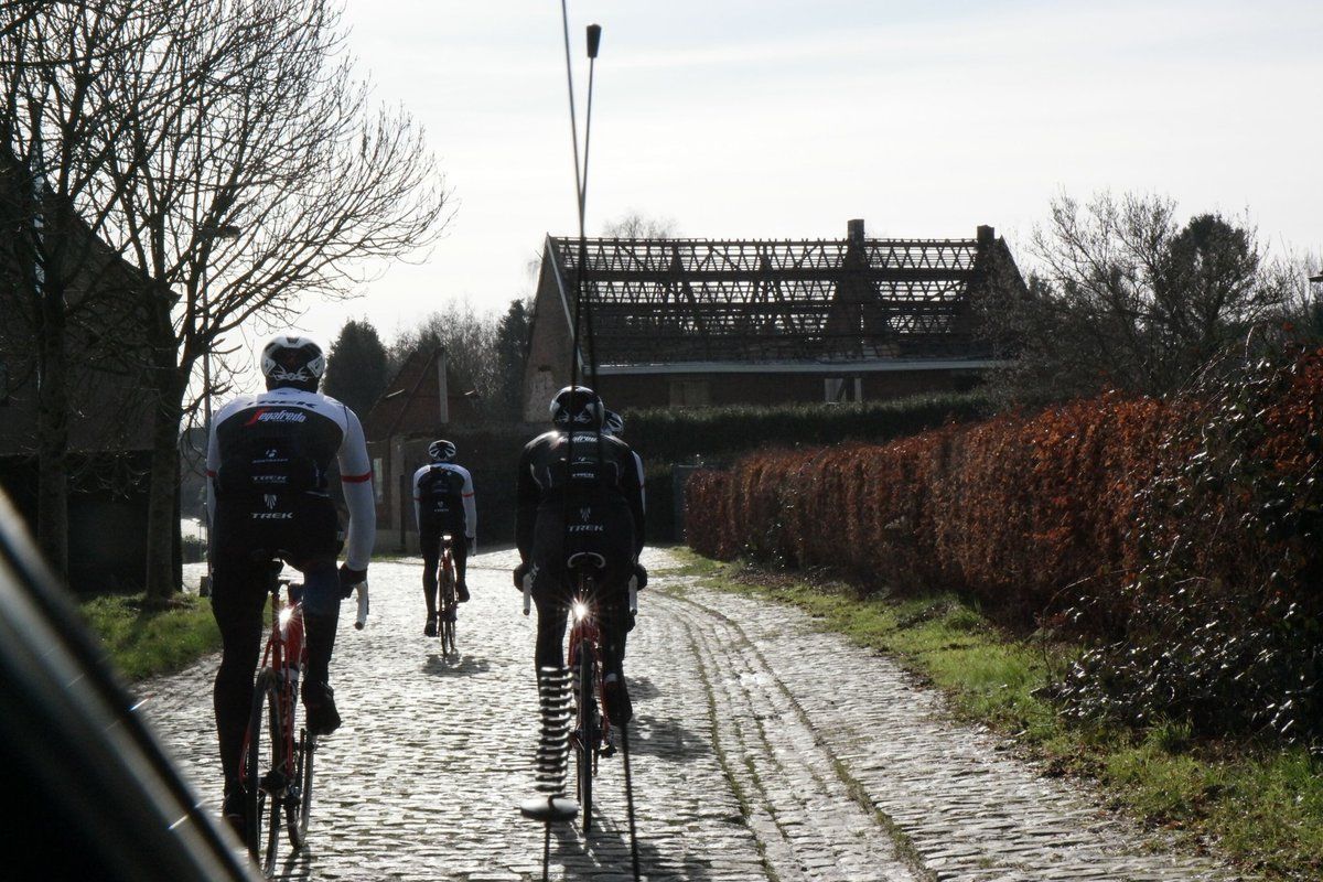 The riders get familiar with the first cobbled sector: Haaghoek