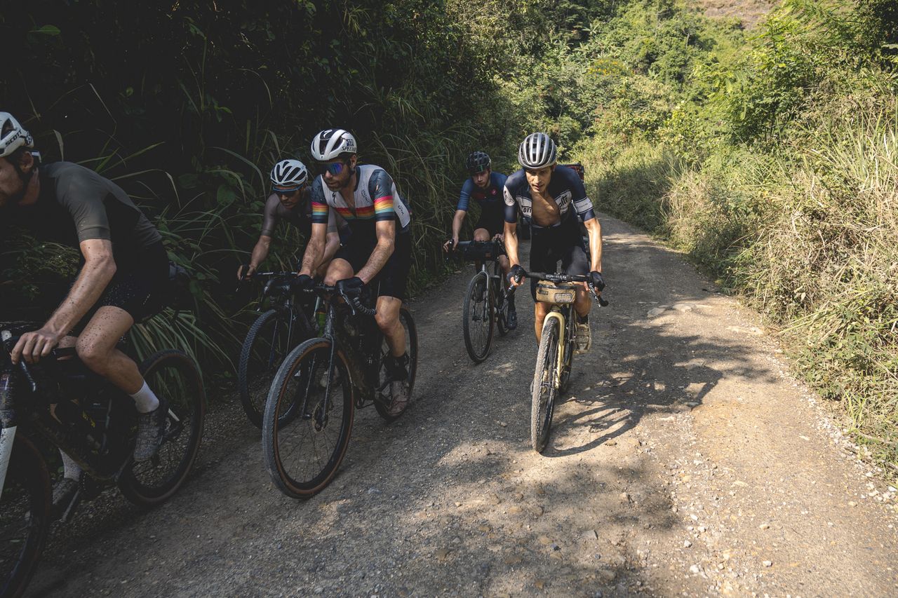 Laurens ten Dam leads the front group on shortest stage of week