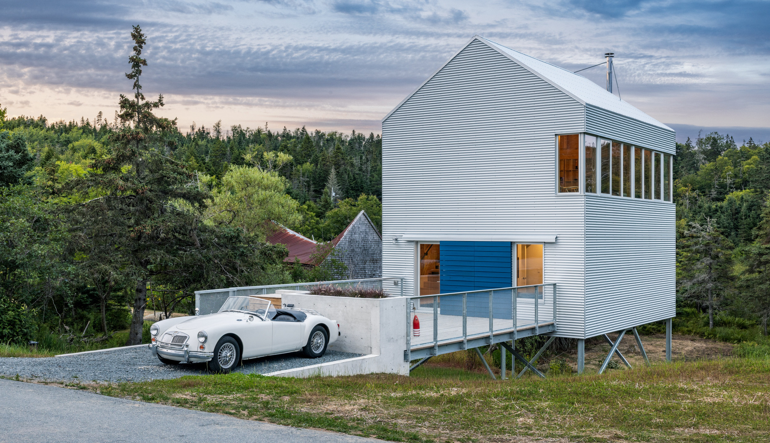 Skybox, a modest house in Nova Scotia, MacKay-Lyons Sweetapple Architects 