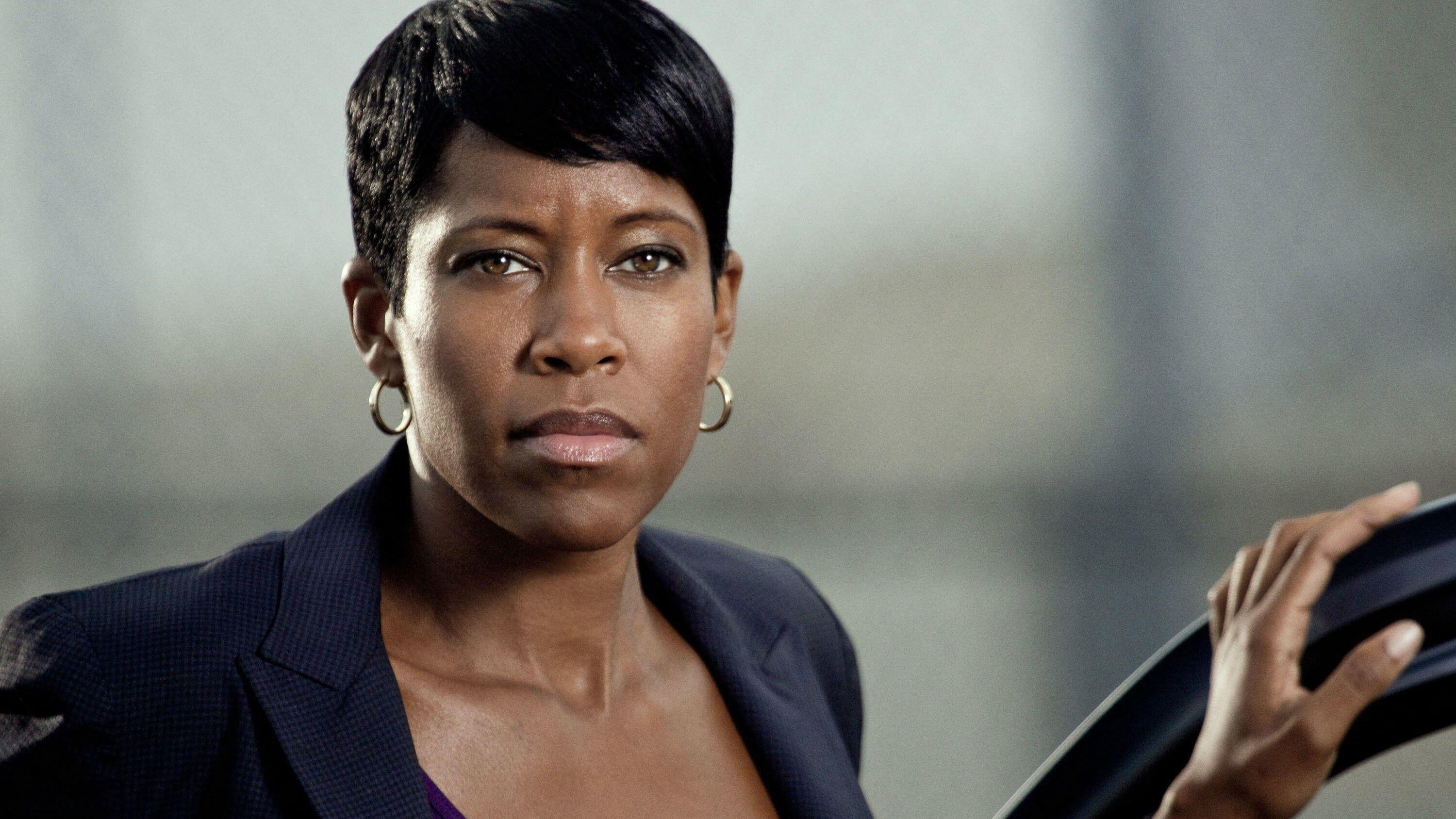 Regina King in a scene from "Southland"
