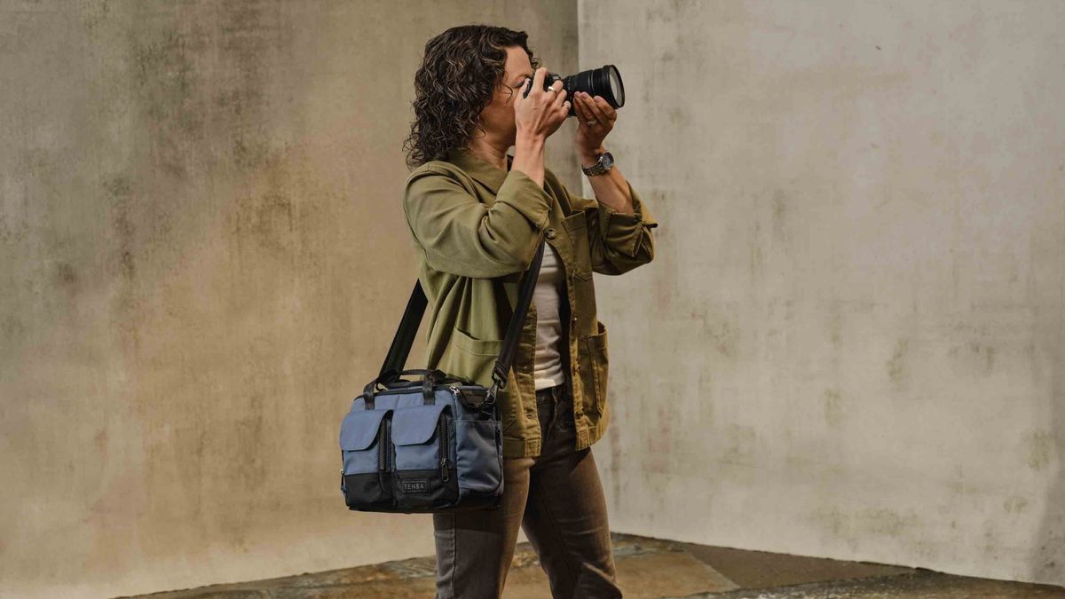 Tenba DNA v2 shoulder bag