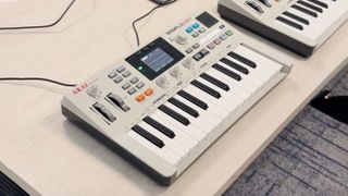 akai