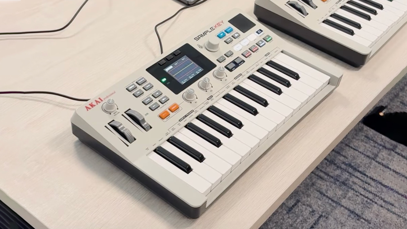akai