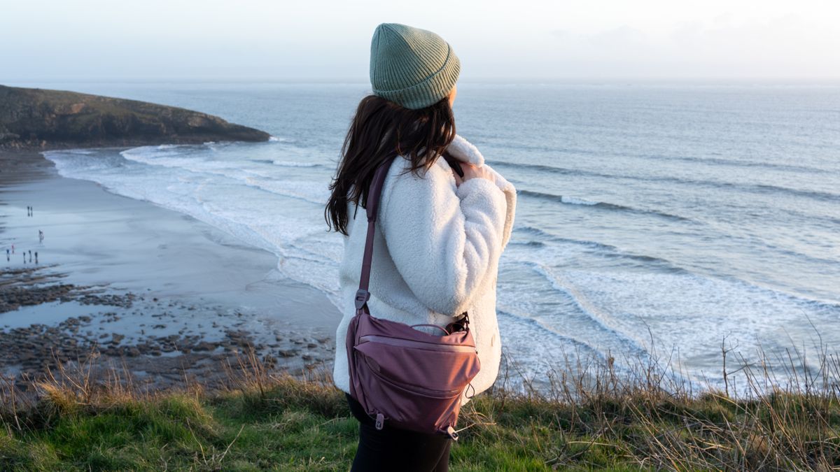 Peak Design 7L Outdoor Sling Bag: Ideal for outdoor adventures