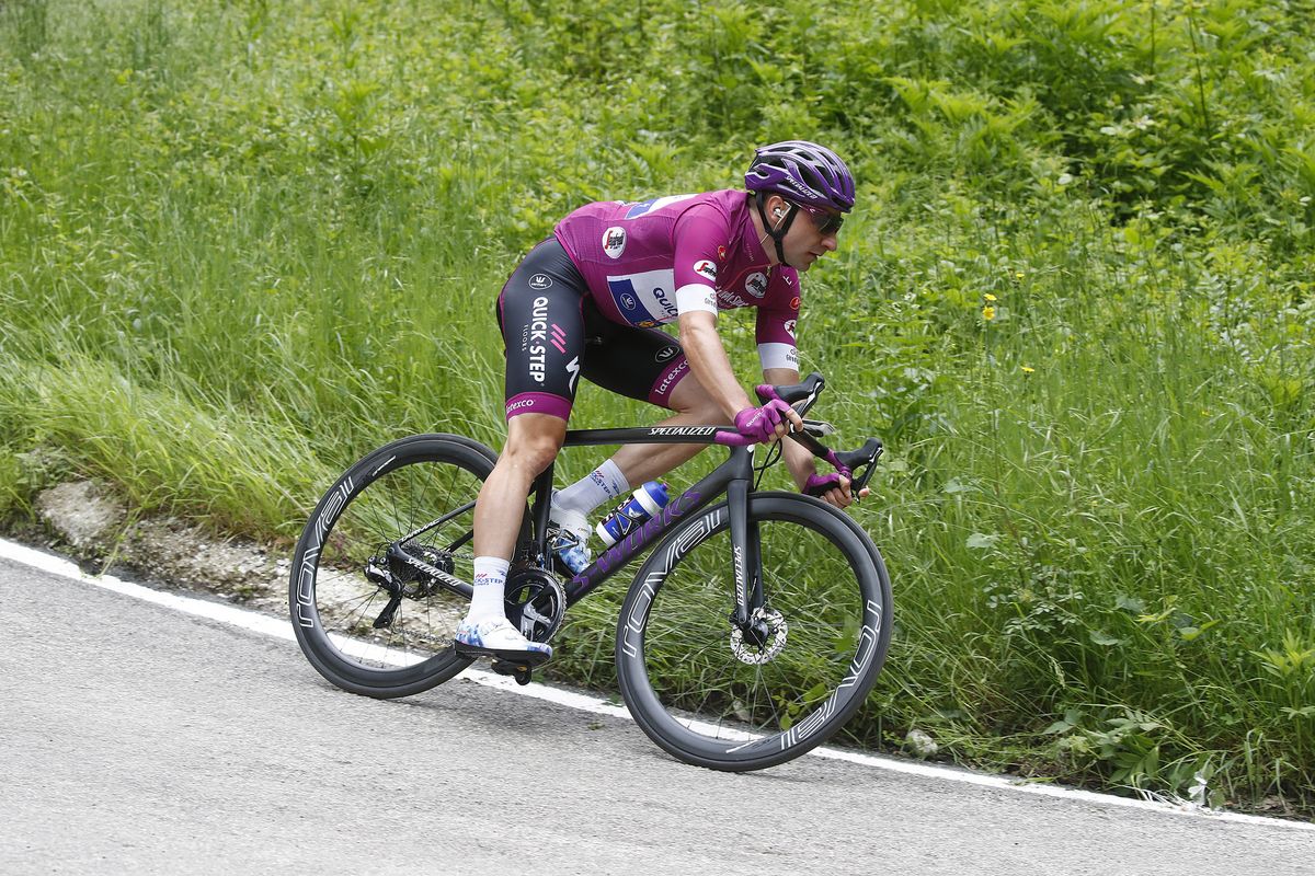 Elia Viviani was dropped on the first climb