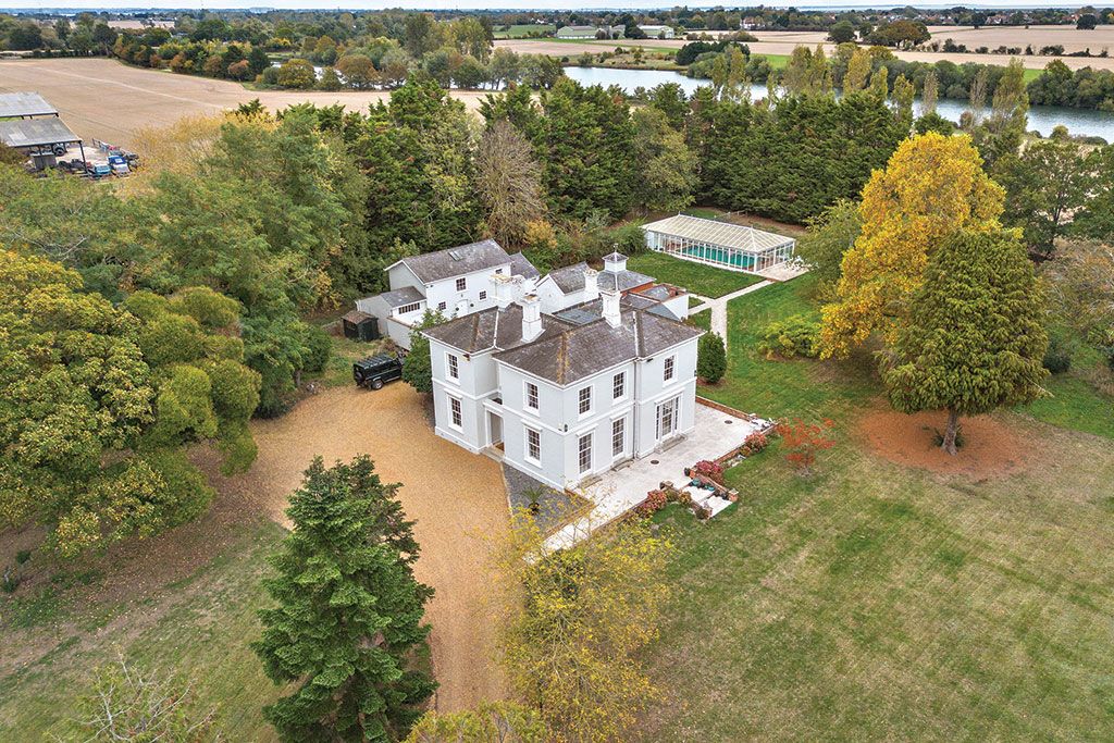 Property for sale with a swimming pool: Reddings, Asheldham, Southminster, Chelmsford, Essex.