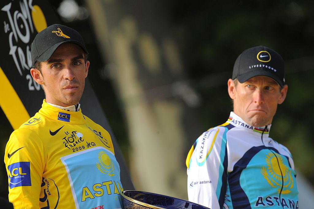 Alberto Contador and Lance Armstrong on the 2009 Tour de France podium in Paris 