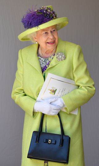 queen elizabeth in green