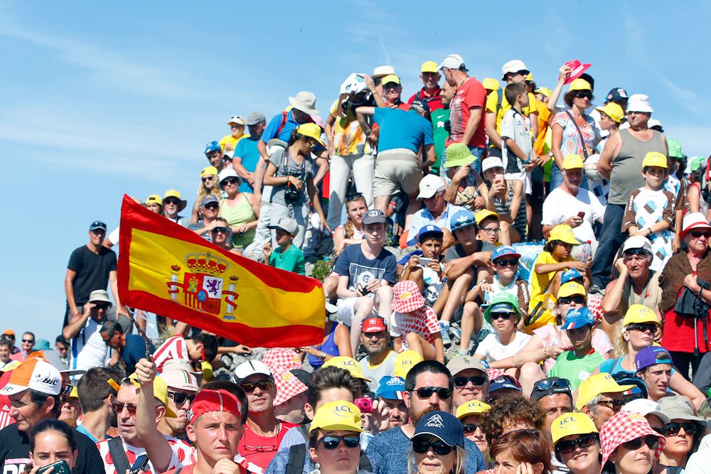 crowds gather on the final climb.