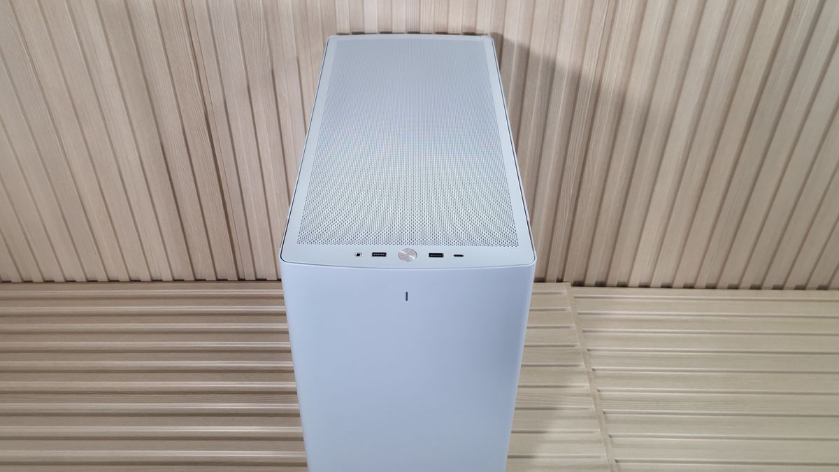 Fractal Define One - Top and I/O