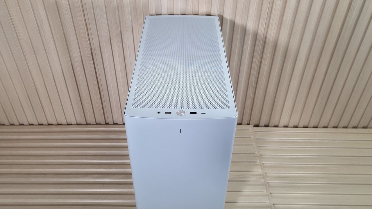 Fractal Define One - Top and I/O