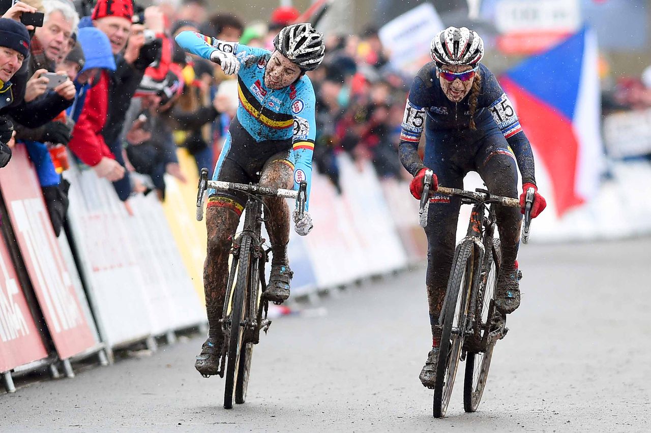Sanne Cant (Belgium) misses out to Pauline Ferrand Prevot (France)
