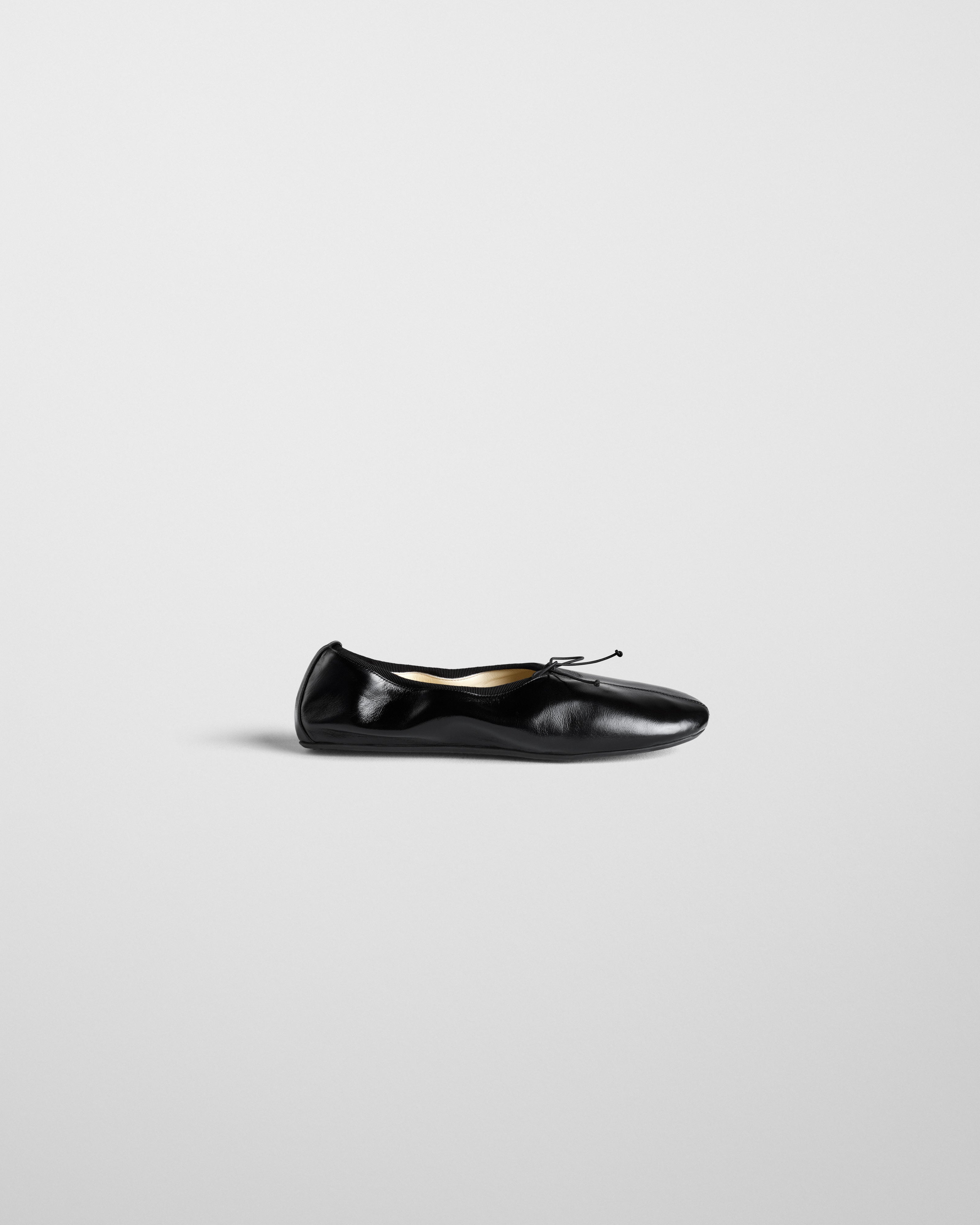 Gathered Flat | Black Leather