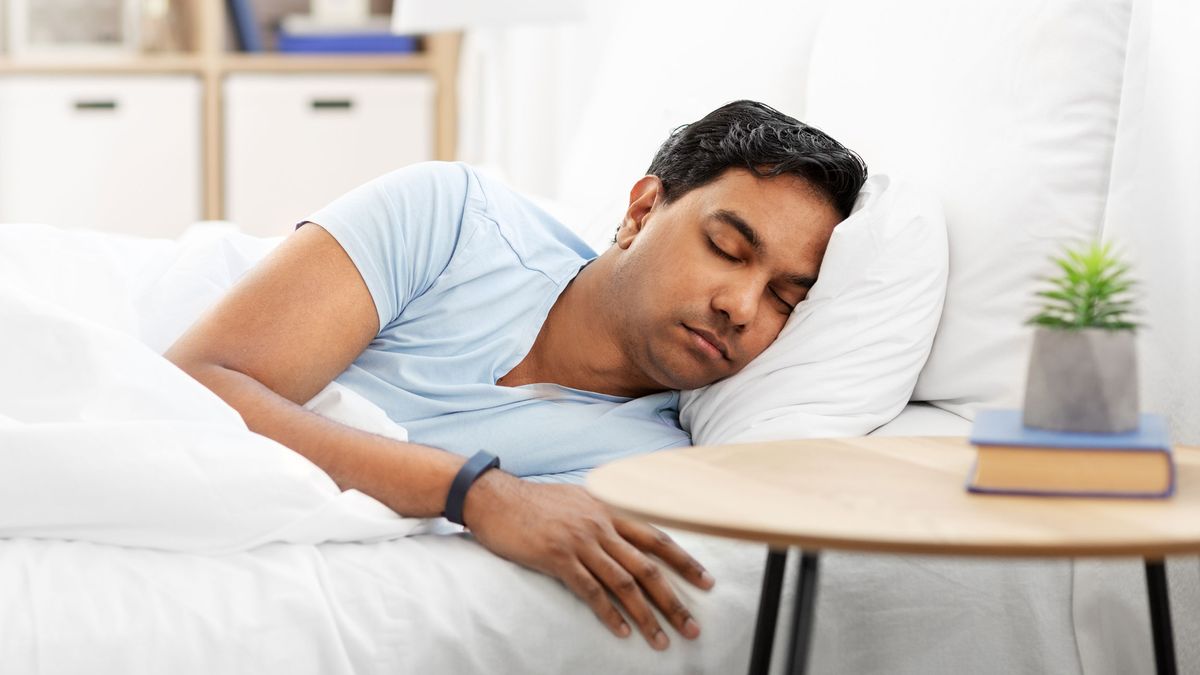 Man using a sleep tracker