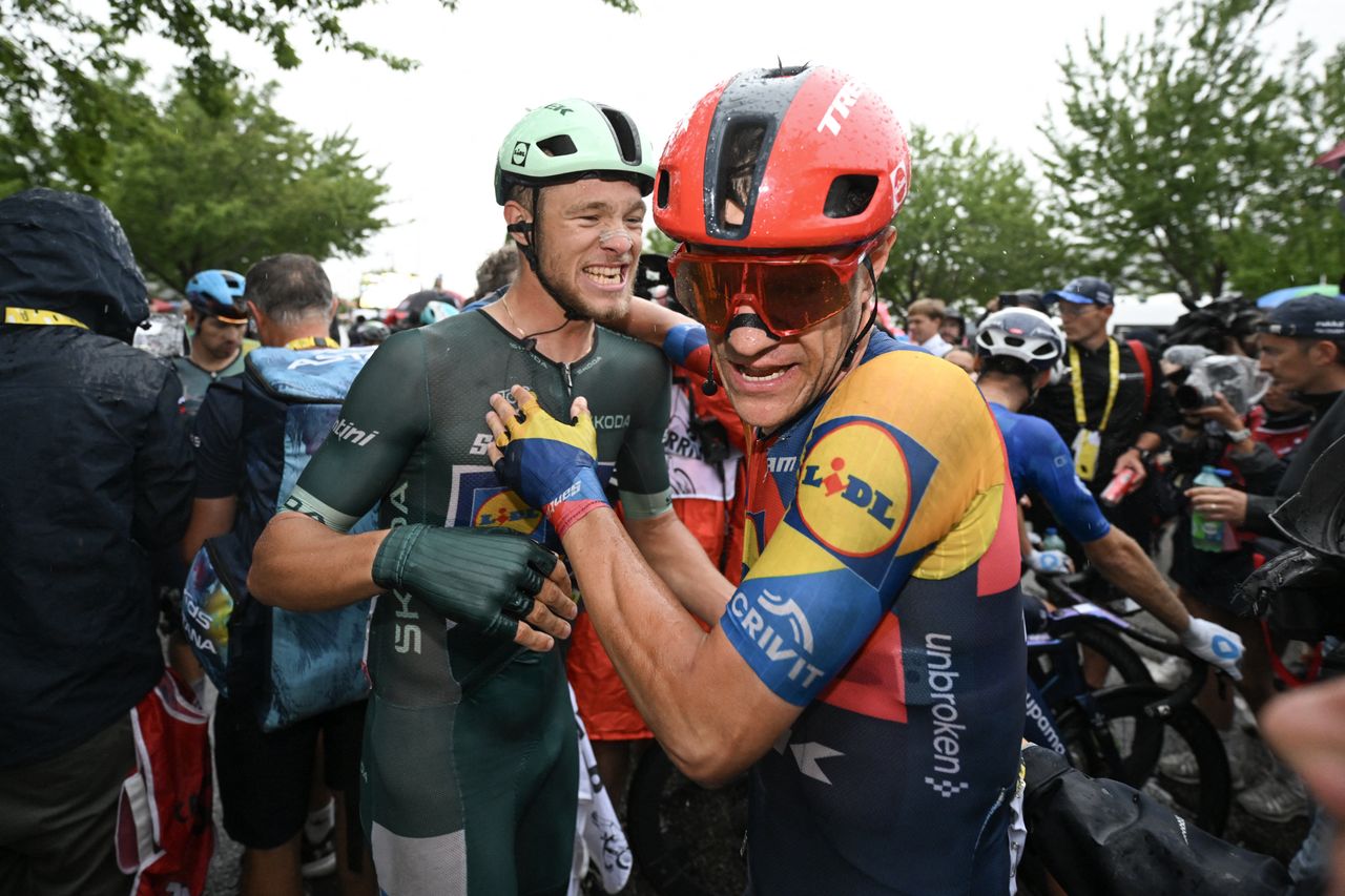 Lidl - Trek team's Italian rider Jonathan Milan wearing the best sprinter's green jersey celebrates after winning the 17th stage of the 112th edition of the Tour de France cycling race, 160.4 km between Bollene and Valence, southern France, on July 23, 2025. (Photo by Dario BELINGHERI / POOL / AFP) (Photo by DARIO BELINGHERI/POOL/AFP via Getty Images)