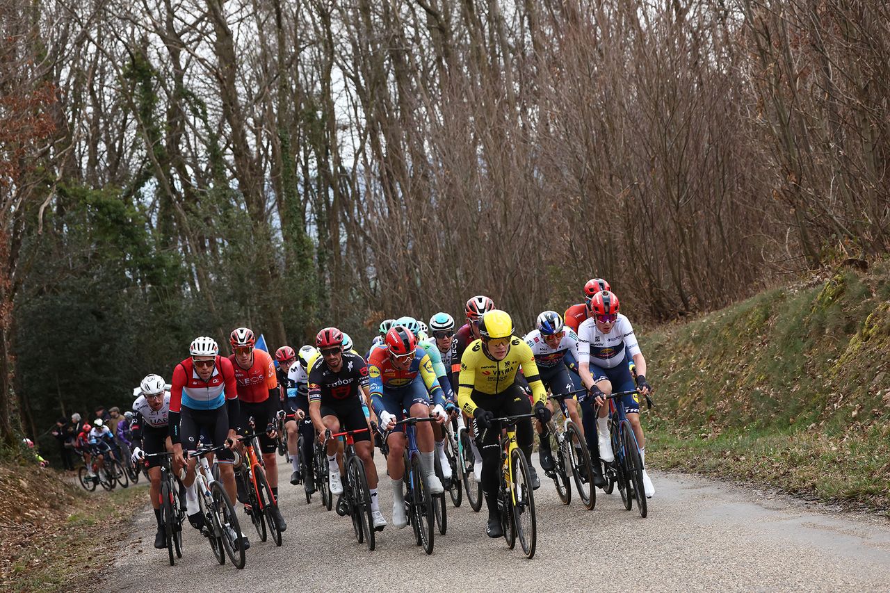 Early views of the peloton on stage 5 of Paris-Nice