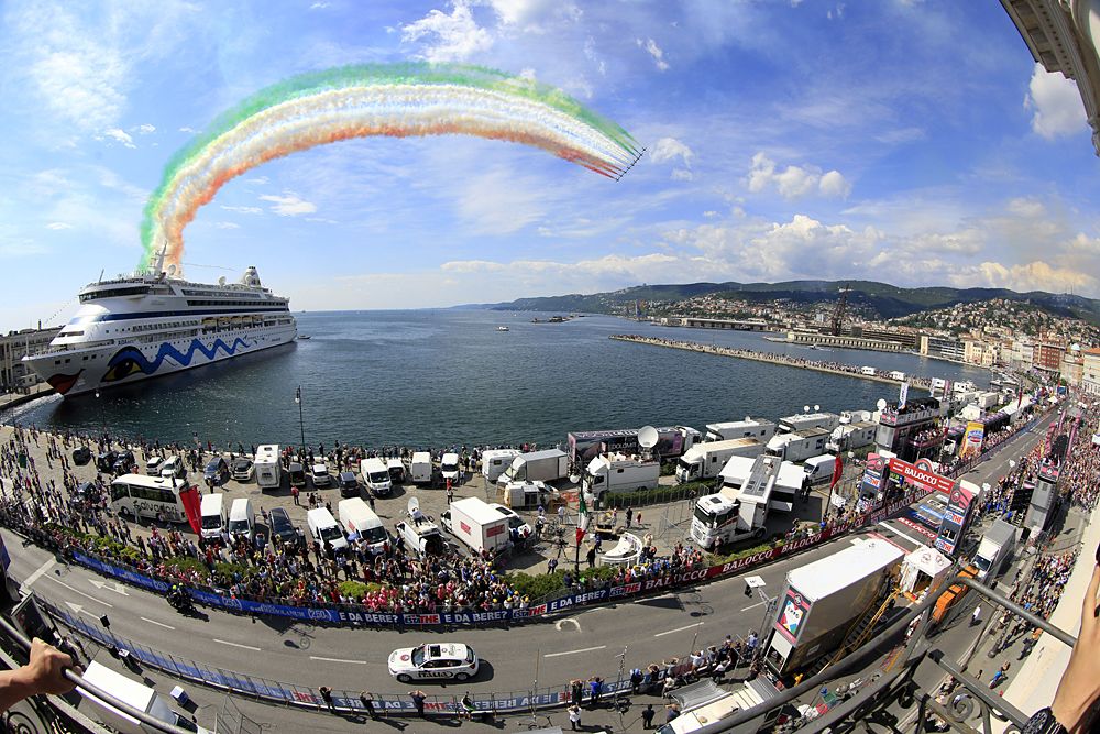 The Frecce Tricolori over the Giro in Trieste in 2014