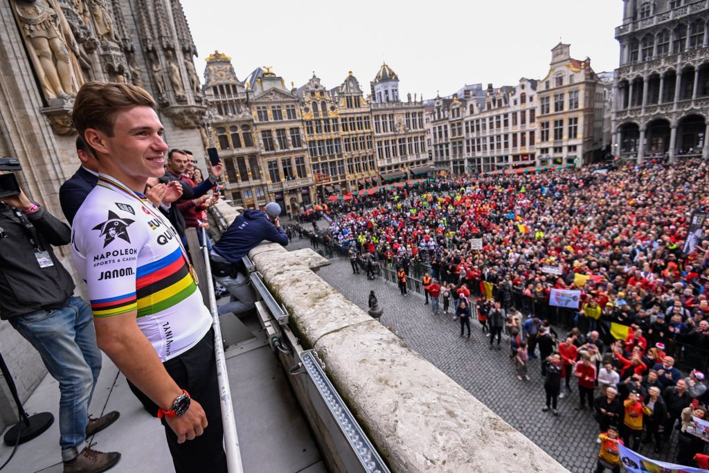 Belgian Remco Evenepoel new cycling world champion looks out at the crowd from a balcony overlooking the Grande Place during celebrations after his return from the UCI Road World Championships Cycling 2022 in Brussels on September 27 2022 The 22yearold from Schepdael Dilbeek became world champion after a great season with a win also at the Vuelta the first Belgian in 44 years to win a big tour Belgium OUT Photo by NICOLAS MAETERLINCK and Laurie DIEFFEMBACQ POOL AFP Belgium OUT Photo by NICOLAS MAETERLINCKLAURIE DIEFFEMBACQPOOLAFP via Getty Images