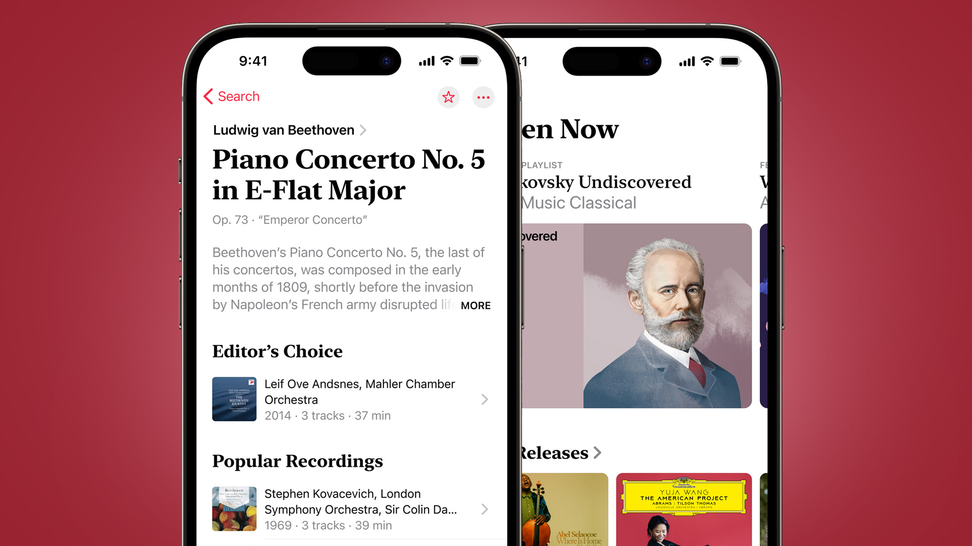 Zwei iPhones auf rotem Hintergrund, die die Apple Music Classical App zeigen