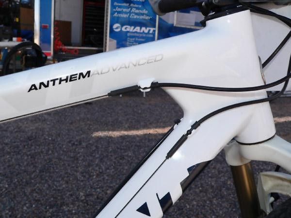 The Anthem Advanced uses the same boxy-style head tube construction