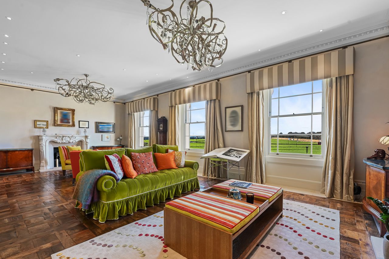 Images of a home in Vanbrugh terrace