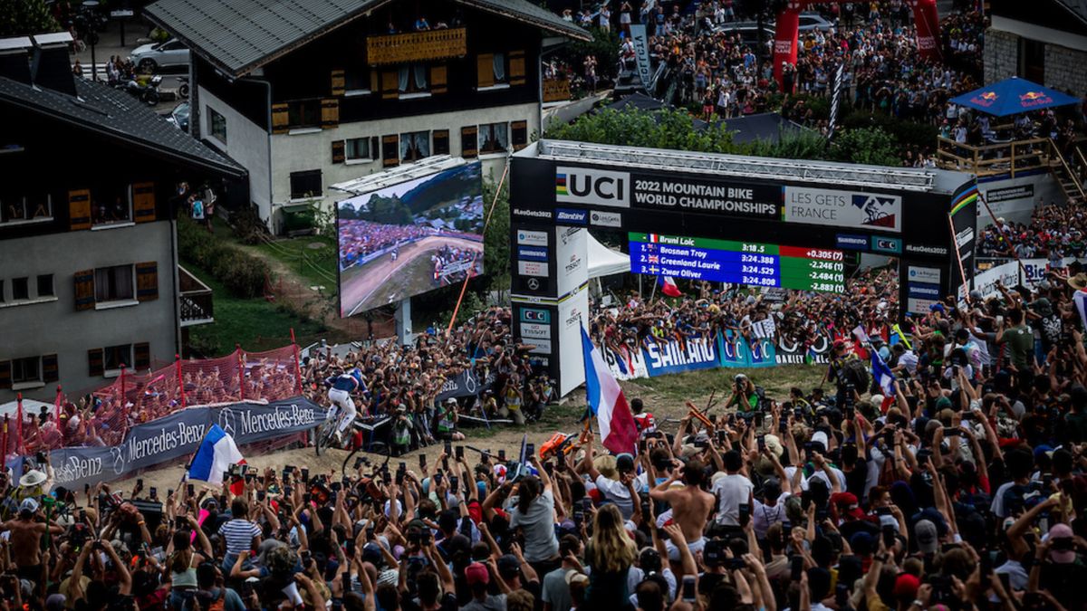 Loic Bruni wins the DH world champs in les gets