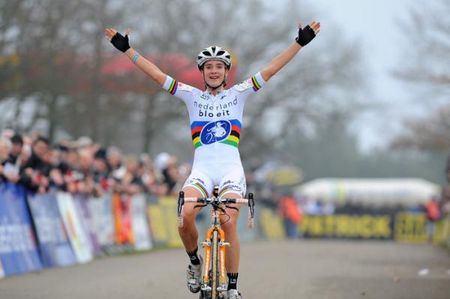 Marianne Vos (Nederland Bloeit) wins alone