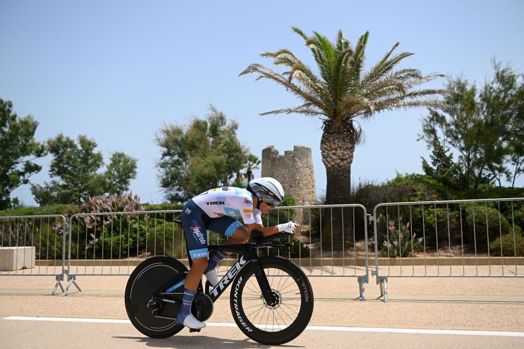 CAGLIARI ITALY JUNE 30 Elisa Balsamo of Italy and Team Trek Segafredo sprints during the 33rd Giro dItalia Donne 2022 Stage 1 a 47km individual time trial stage from Cagliari to Cagliari ITT GiroDonne UCIWWT on June 30 2022 in Cagliari Italy Photo by Dario BelingheriGetty Images