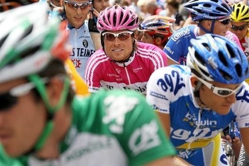 Jan Ullrich (T-Mobile) waits for the start of stage 8