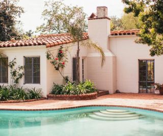 Marilyn Monroe’s house - The exterior of a med-style home, with white walls and red tile roof