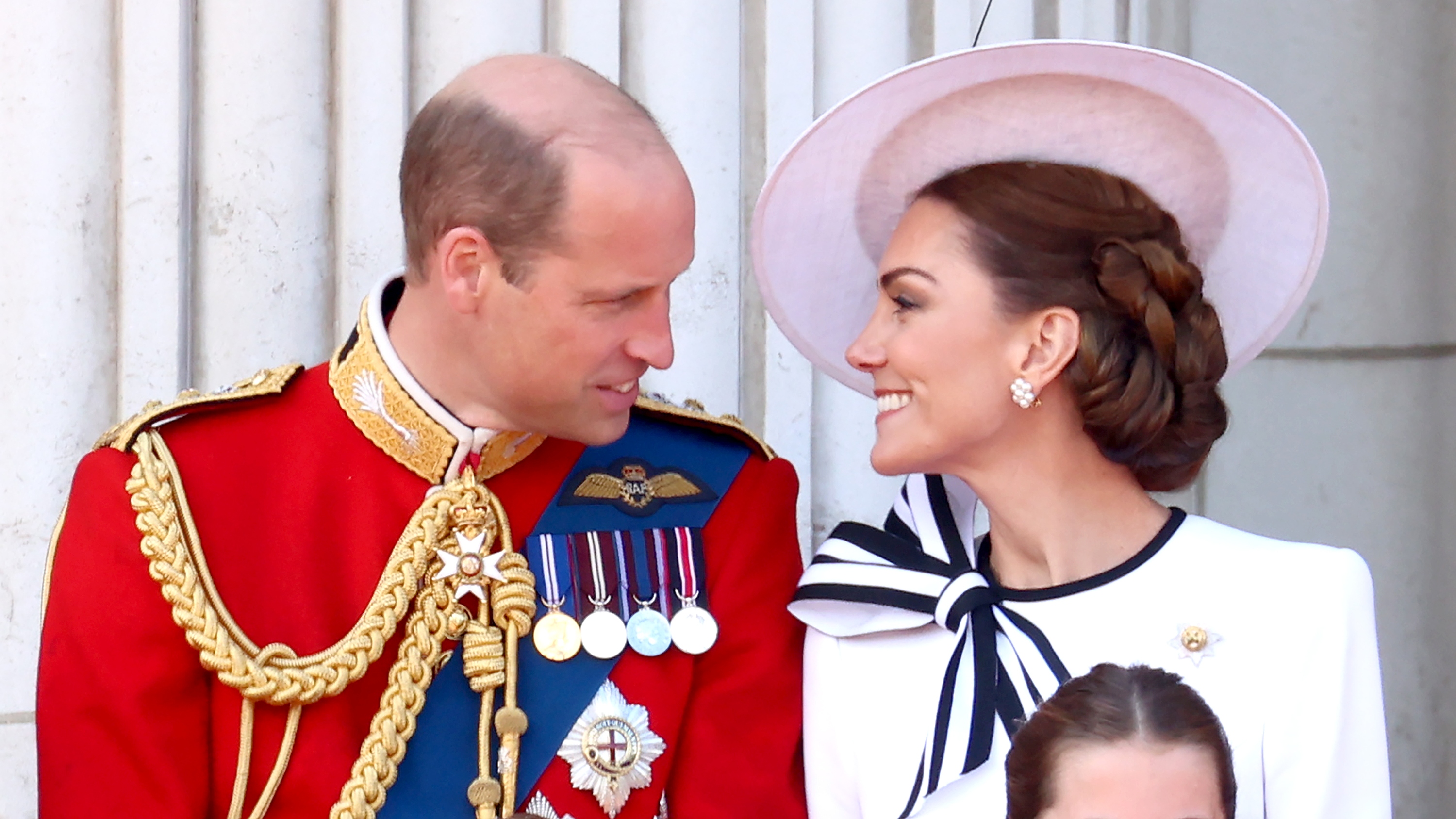 Princ William, princ z Walesu a Catherine, princezna z Walesu na balkóně během Trooping the Color v Buckinghamském paláci 15. června 2024