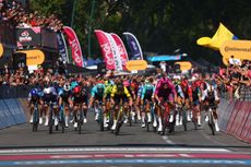A sprint at the 2024 Giro d'Italia