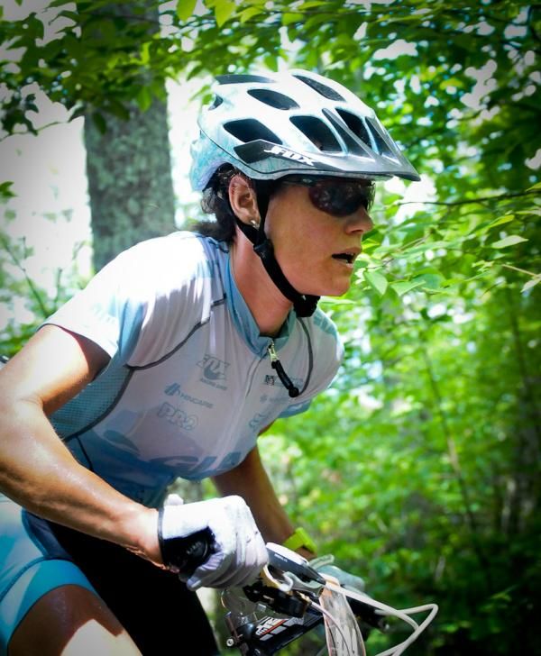 Kelli Emmett (Giant) picks her way through the babyheads on the top of the course.