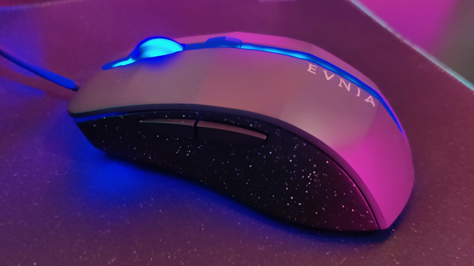 The Philips Evnia SPK9508 gaming mouse