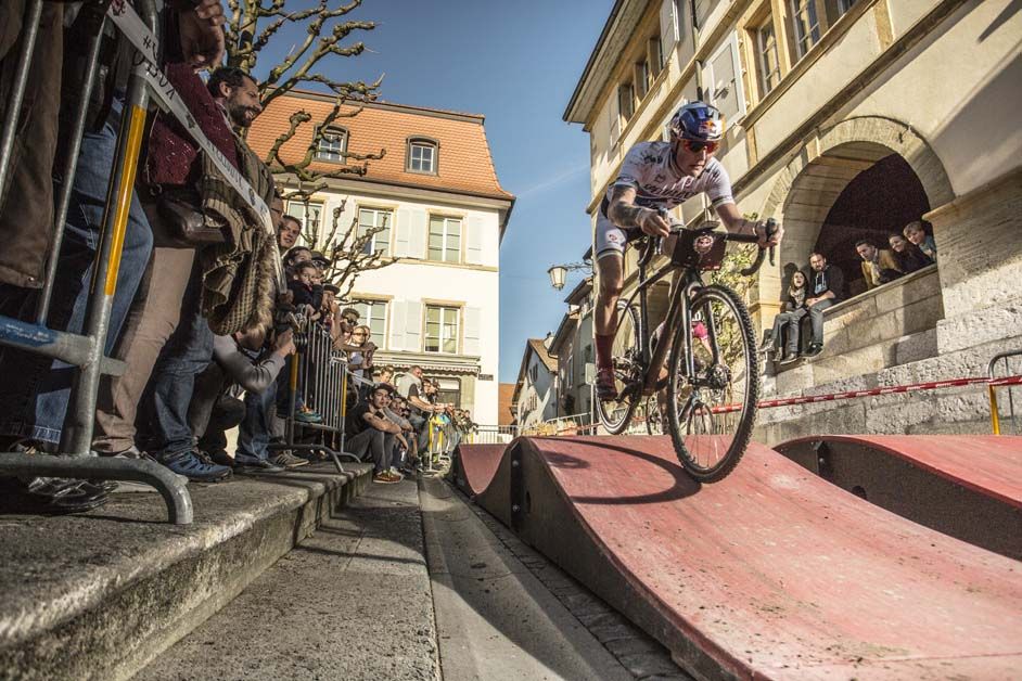 Simon Andreassen takes on one of the ramps