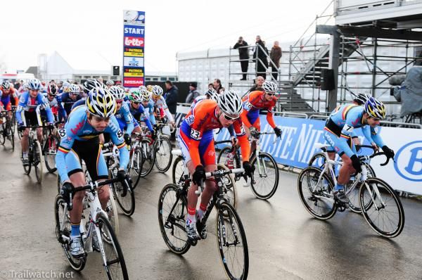 The Junior start saw Belgium go to the front