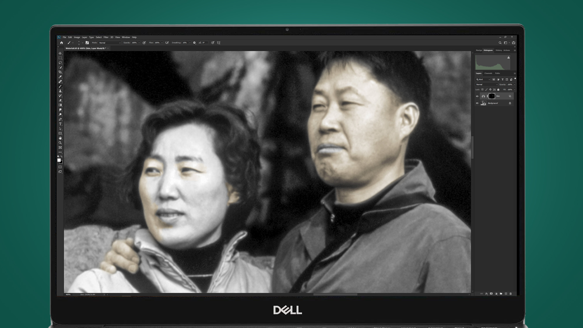 how-to-colorize-your-old-family-photos-with-smartphone-apps-or