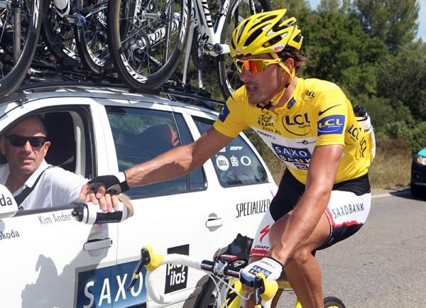 Race leader Fabian Cancellara (Saxo Bank) at the team car