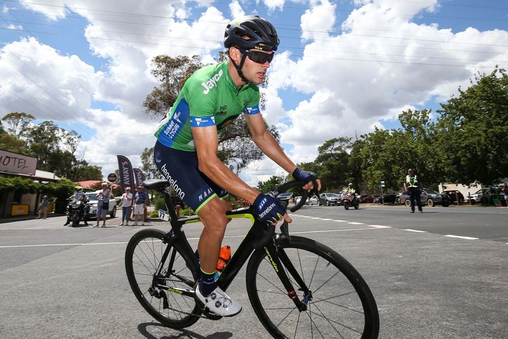 Steele von Hoff (Bennelong SwissWellness) protecting the points jersey