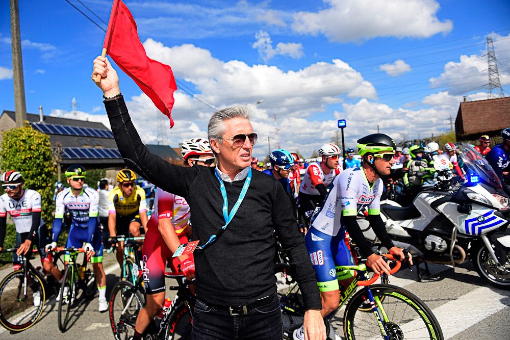 Officials temporarily stop Dwars door Vlaanderen