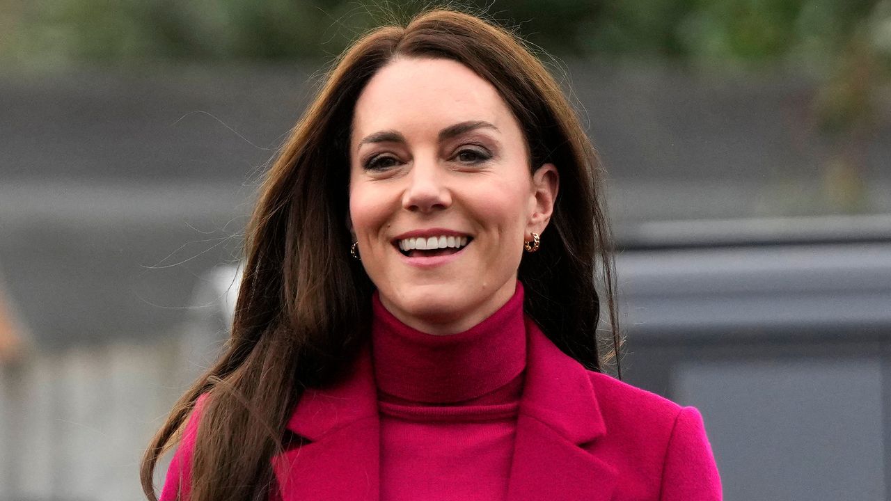 Kate Middleton&#039;s Hobbs coat seen as she arrives to visit Windsor Foodshare on January 26, 2023