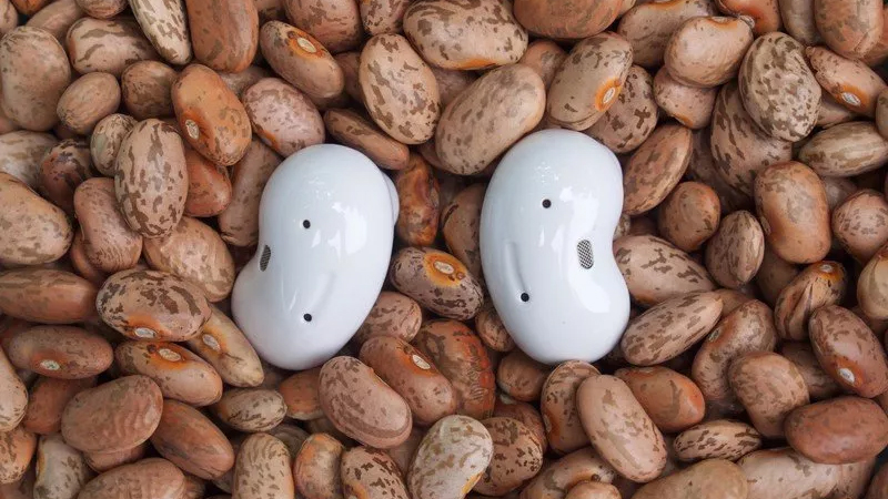 Samsung Galaxy Buds Live beans.