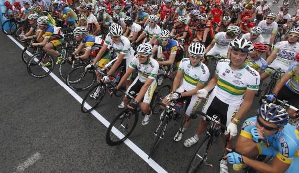 The Australians line up at the start