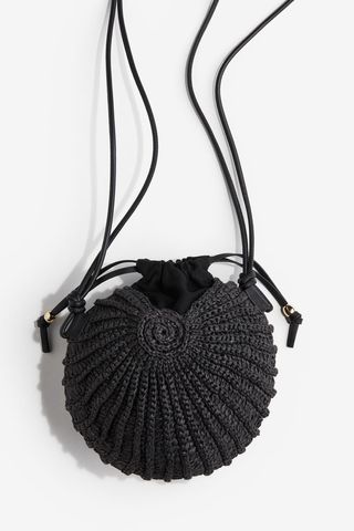 Shell-Shaped Straw Bag